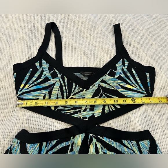 BCBG Max Azria Elyzabethh Tropical Bandage Dress. Size medium - Picture 11 of 15